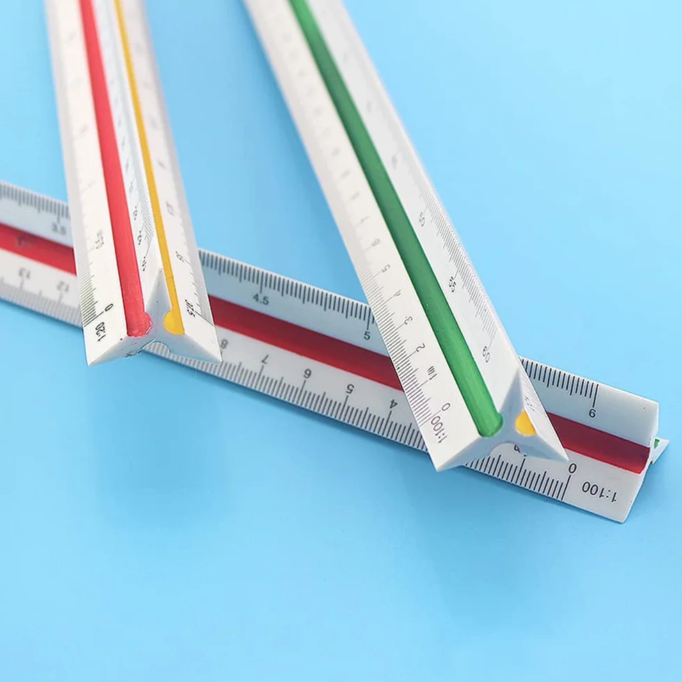 Linijka trójkątna 30 cm skala metryczna 1:20 1:25 1:50 1:75 1:100 1:125