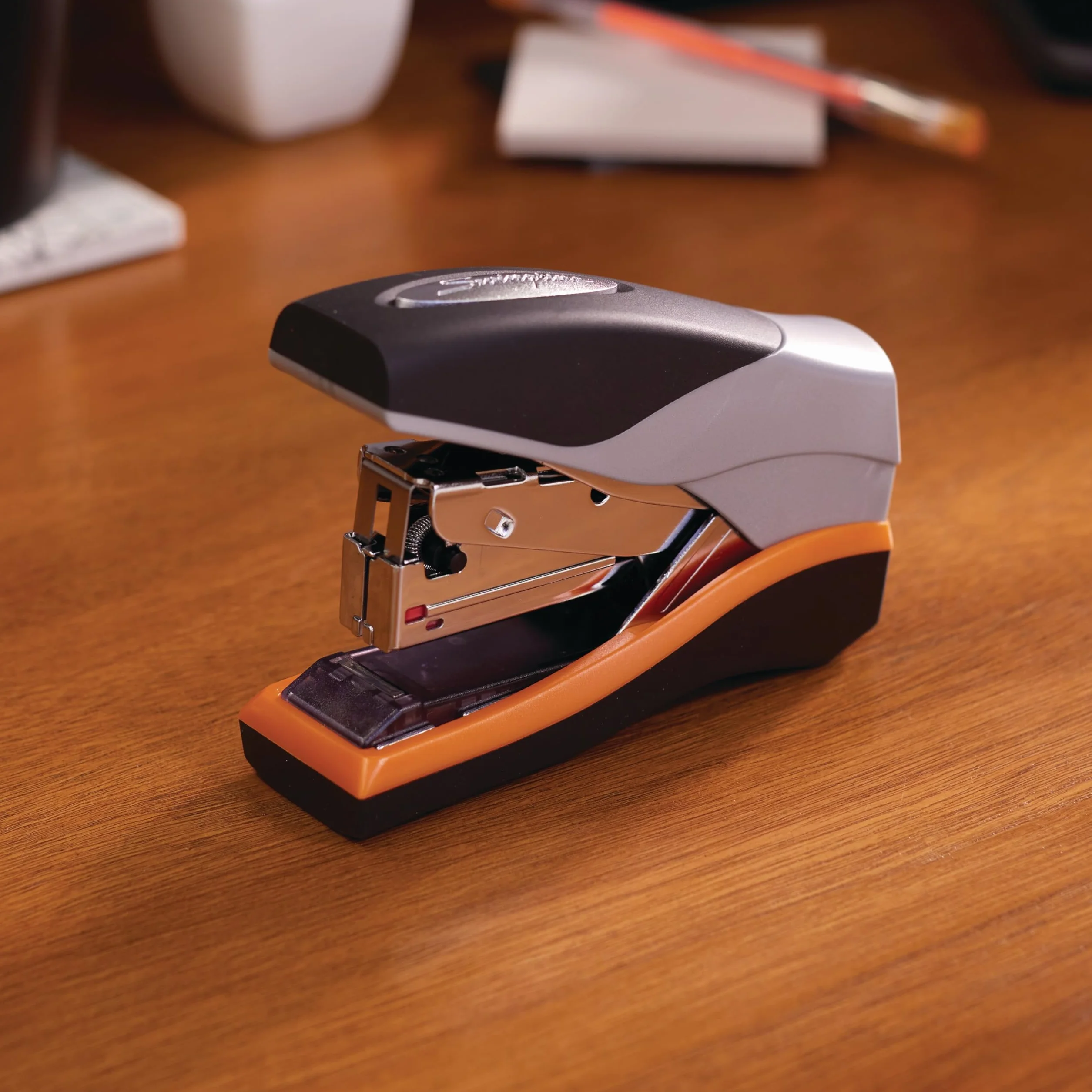 Swingline Zszywacz Optima 40 kompaktowy Low Force 40 arkuszy czarny srebrny