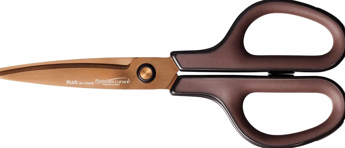 PLUS Japan Fitcut Curve Premium nożyczki tytanowe 17,5 cm brązowe