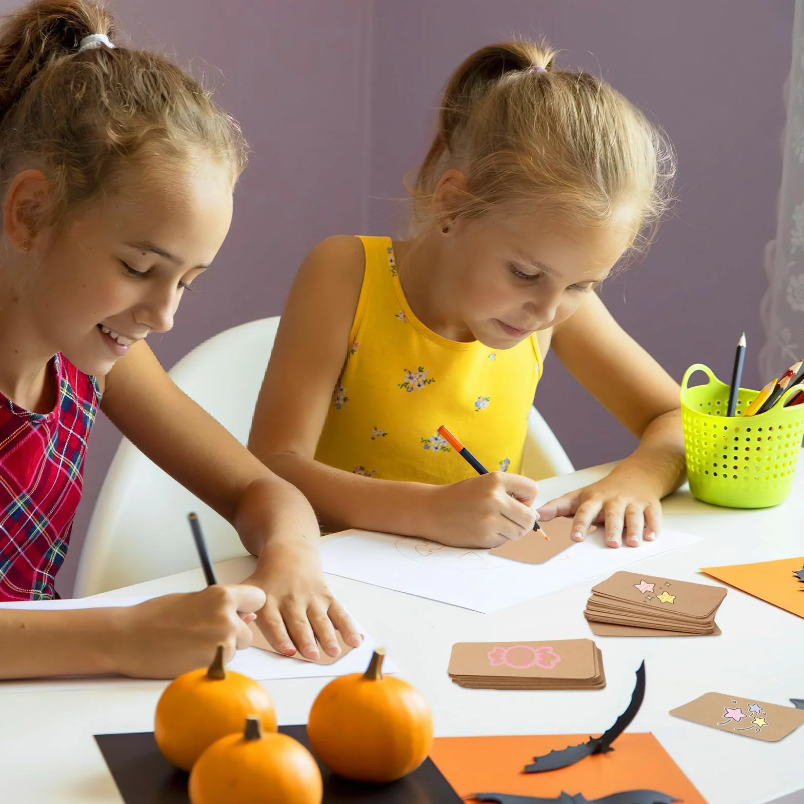 200 sztuk pustych kartek papierowych, papier do wizytówek 200 g/m², karty do gry, puste fiszki do samodzielnego ozdobienia, kartki z papieru kraft, kartki z życzeniami, kartki z słowami, etykiety DIY