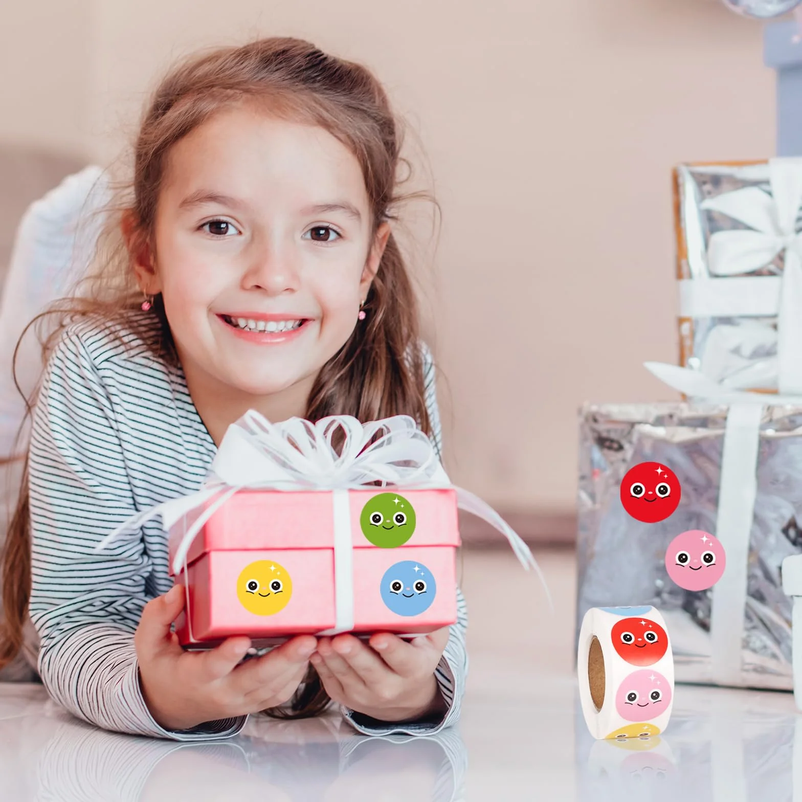500szt Naklejki Happy Smile Face, 2,54cm Naklejka Happy Face Rolka 8 Kolorów Usmiechnieta Buzka Naklejki z Nagrodami dla Nauczycieli dla Dzieci Nagroda dla Nauczycieli Materialy Rekodzielnicze