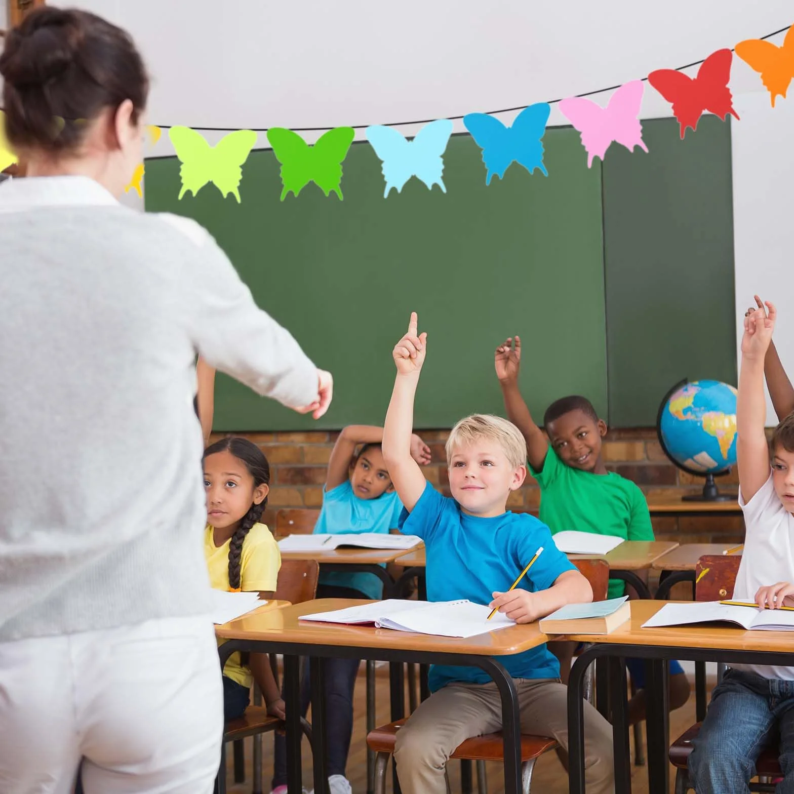 72szt Papierowe Wycinanki Motyli, Kolorowe Duze Papierowe Wycinanki Motyli do Klasy o Tematyce Wiosenno-Letniej Materialy do Dekoracji Tablicy Ogloszen dla Dzieci Majsterkowanie (9 Kolorów)