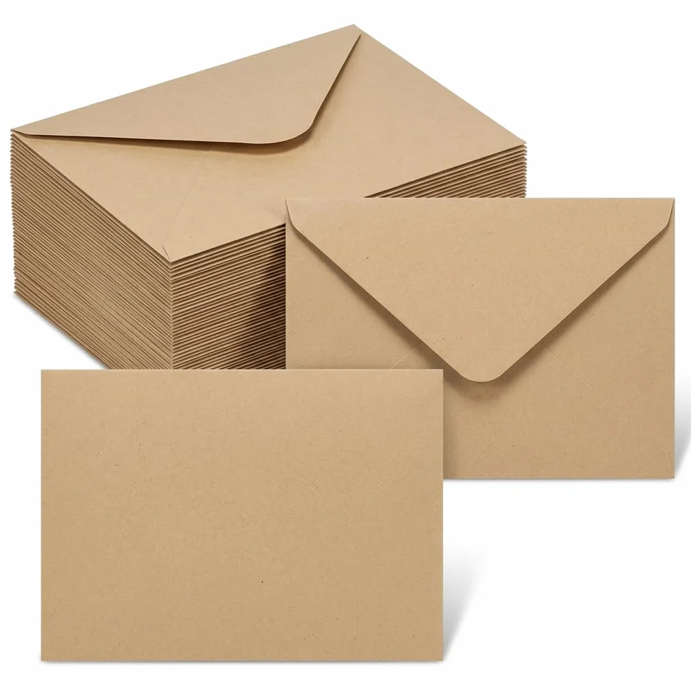 50 sztuk kopert B6 z papieru typu kraft, brązowe, 12,5 x 17,5 cm, koperty w stylu vintage, z klejeniem na mokro, na zaproszenia ślubne, kartki urodzinowe i Boże Narodzenie, nieprzezroczysta koperta