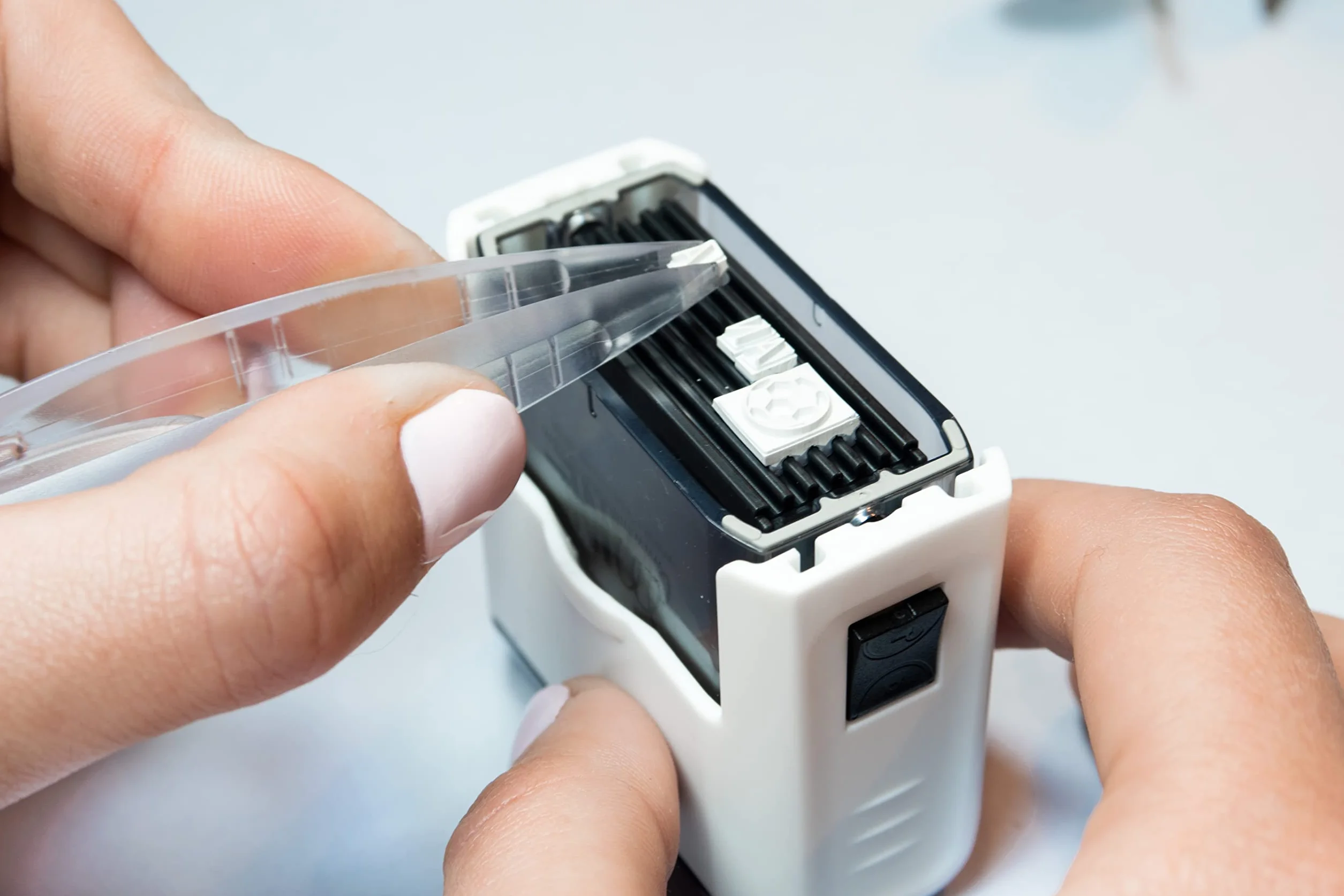 Kompaktowy stempel do ubrań i książek | Personalizowana pieczątka z imieniem dla dzieci i dorosłych