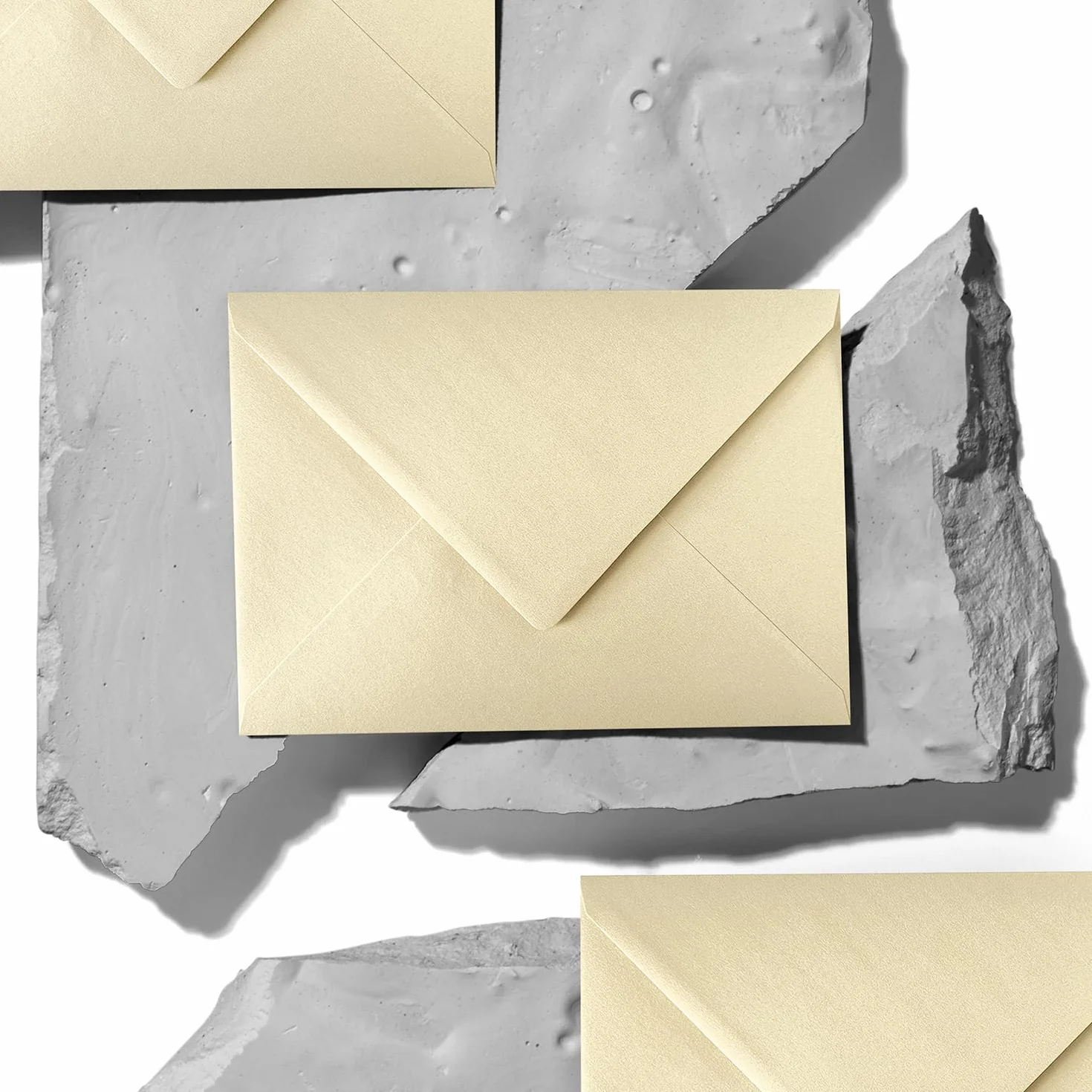 Netuno 20 kopert z masy perłowej, wanilia, DIN C5, 16,2 x 22,9 cm, 120 g, eleganckie, połyskujące koperty, błyszczące, z efektem masy perłowej, na kartki ślubne, zaproszenia, koperty metaliczne