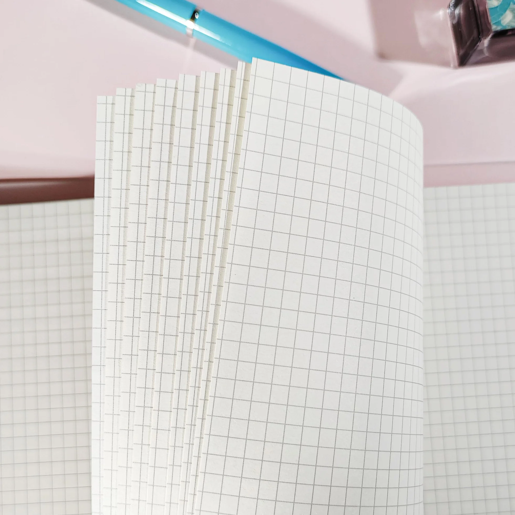 OVISEEN Papier w kratkę B5 5mm 90 arkuszy 100 g/m² 18x25,5 cm do zeszytu i ćwiczeń
