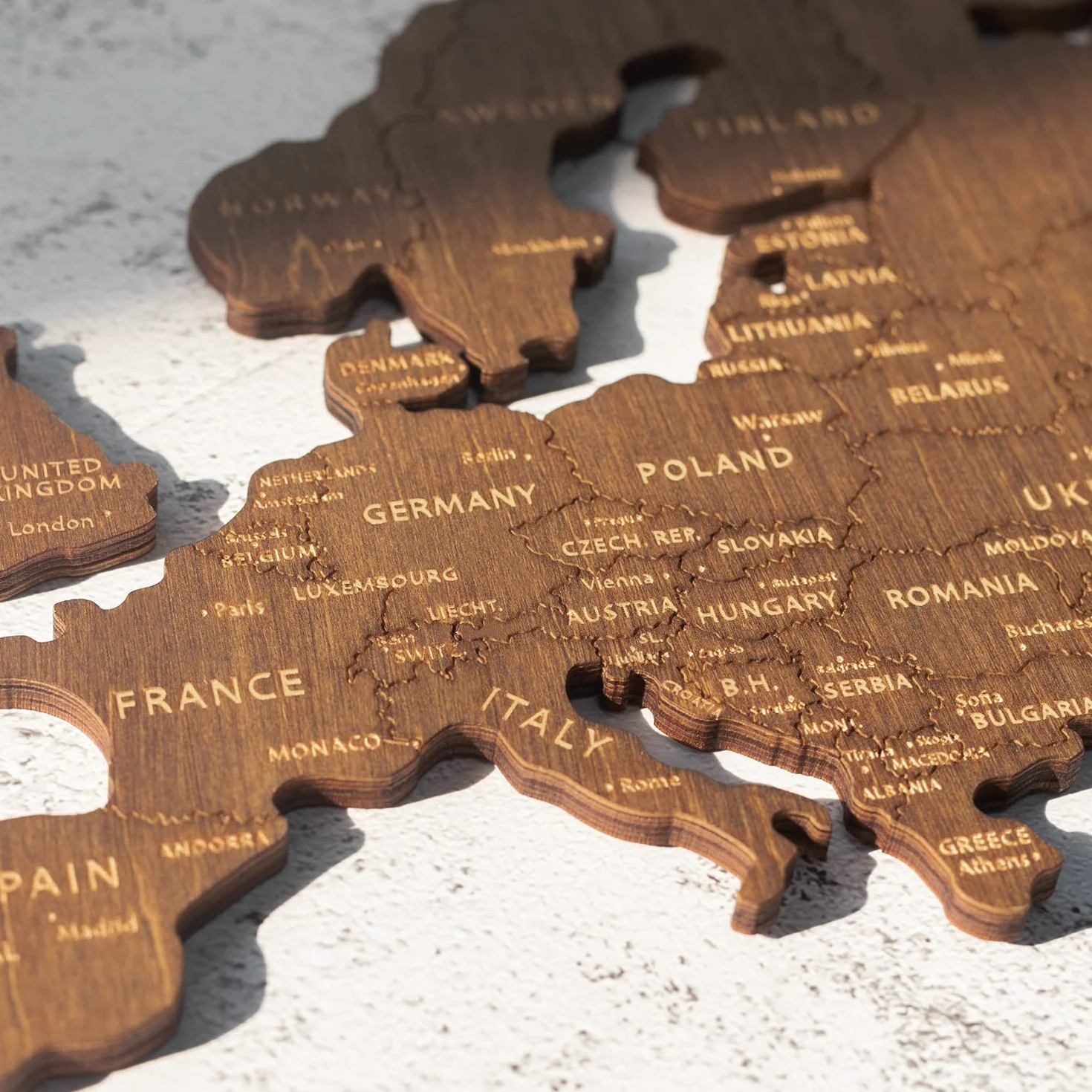 Creawoo Drewniana mapa świata Wall Art, orzechowe drewno mapa podróży do salonu, sypialni, dekoracji biura, idealny prezent dla pary, Housewarming (150x85cm)