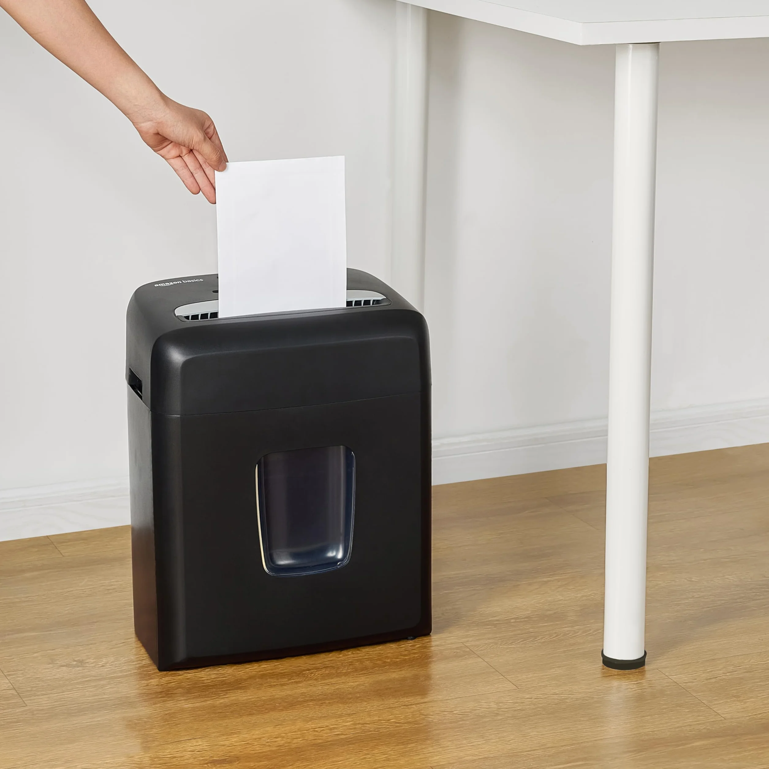 Amazon Basics Niszczarka do papieru, rozdrabnianie mikro, 8 arkuszy, niszczarka do płyt CD i kart kredytowych, czarna
