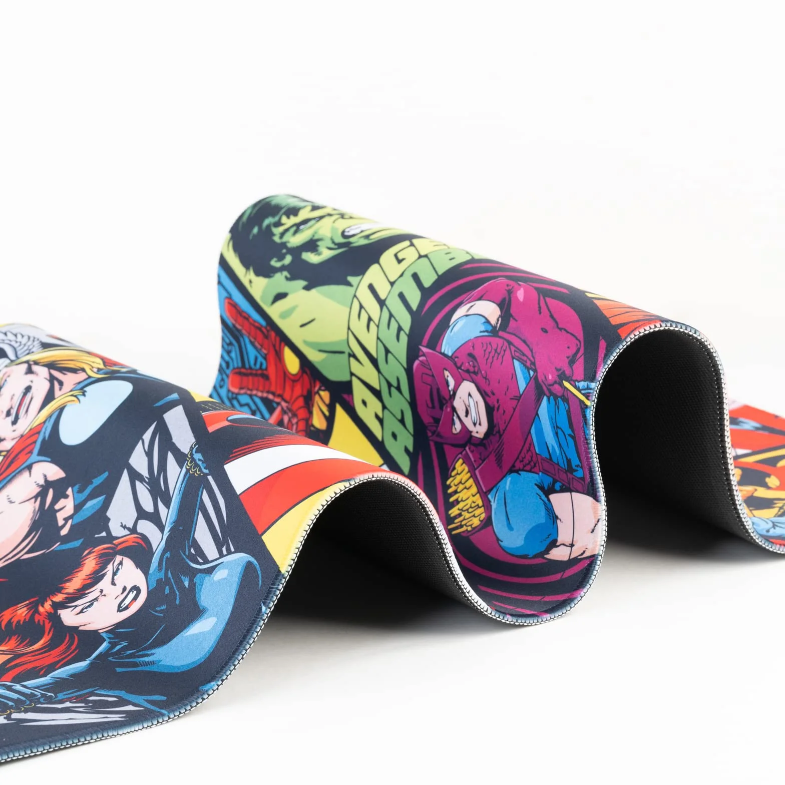 Erik Oficjalna Podkładka pod Mysz Marvel Avengers, Podkładka na Biurko 80 x 35 cm, Antypoślizgowa Gumowa, Podkładka pod Klawiaturę, Prezenty dla Fanów Avengers