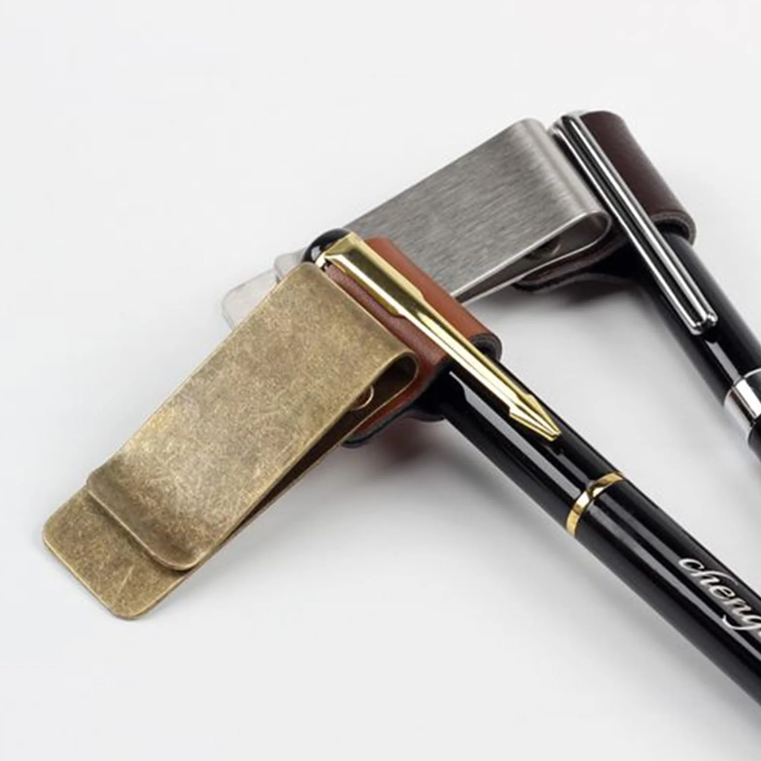 Skórzane uchwyty na długopisy 8 sztuk metalowy retro notatnik z klipsem