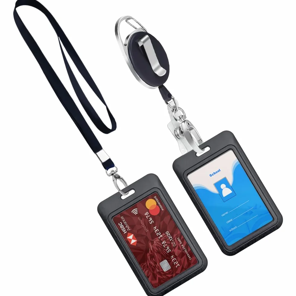 2 przesuwne plastikowe uchwyty na identyfikatory z przezroczystym okienkiem, pionowe wysuwane drzwi na identyfikatory z wysuwanym brelokiem do kluczy, sztywne plastikowe etui na karty ze sznurkiem, do