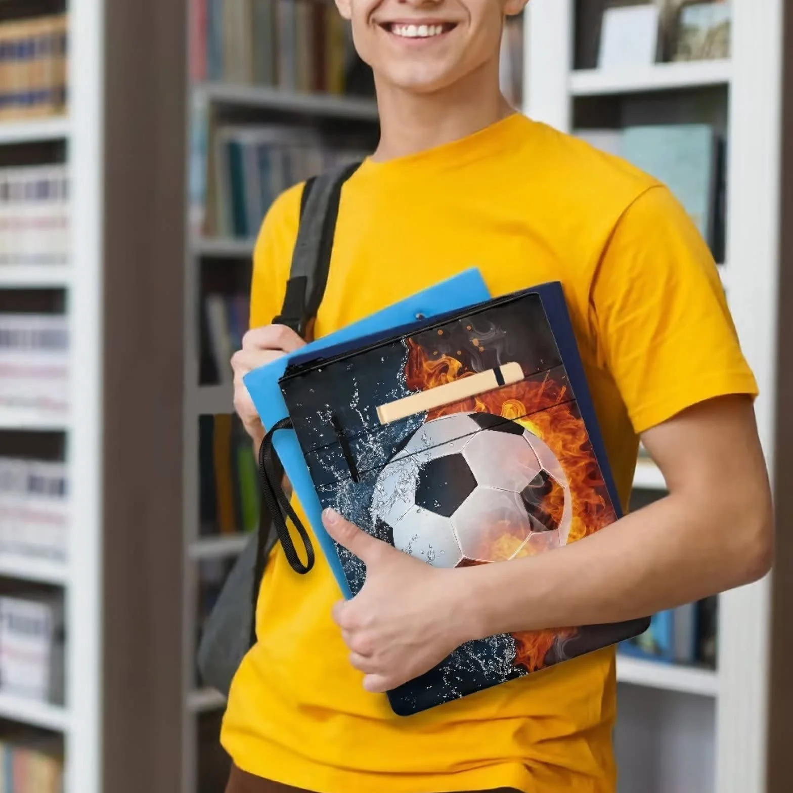 Poceacles Soccer Water Fire Design etui na książki na okładki w miękkiej okładce, etui ochronne na książki z zamkiem błyskawicznym, nadające się do prania rękawy z tkaniny poliestrowej