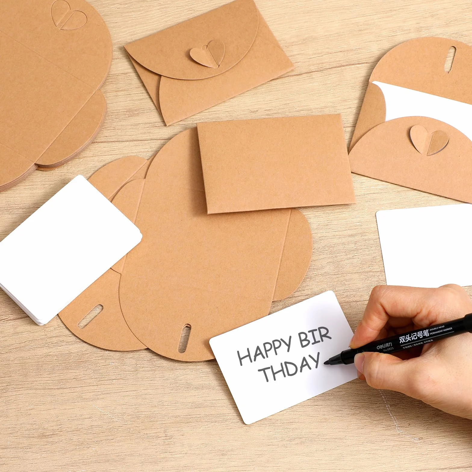 25 sztuk mini kopert z 25 pustymi kartkami papierowymi, koperty z papieru typu kraft, brązowe koperty z zamknięciem w kształcie serca, do kart podarunkowych, kart z podziękowaniami, DIY Graffiti