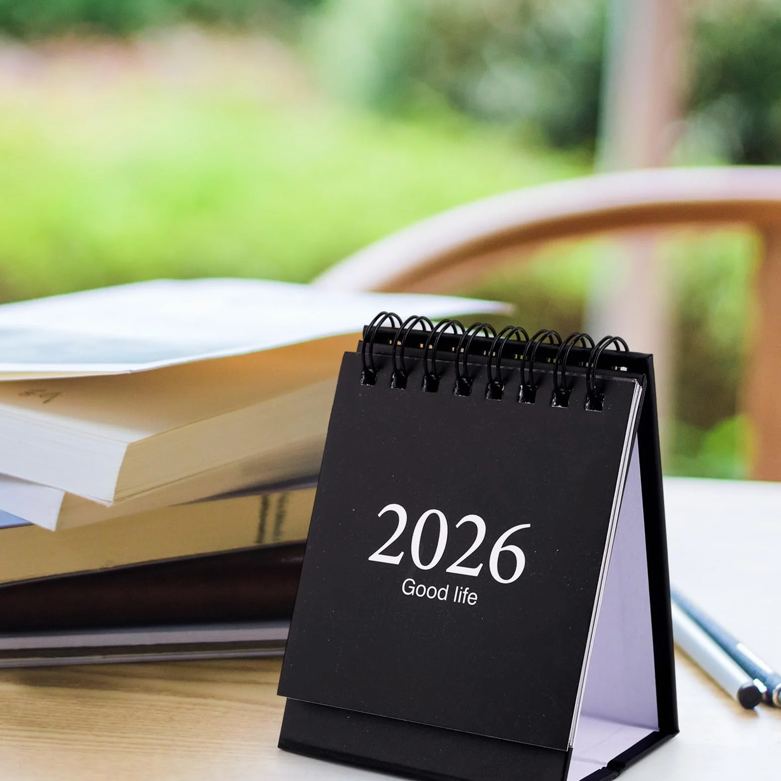 Mini Kalendarz Biurkowy 2026-2027 z Naklejkami, Styczeń 2026 do Lipiec 2027 19 Miesięcy Mały Stojący Przerzutowy Kalendarz Podwójny Drut Oprawa Prosty Design dla Dom Szkoła Biuro (Czarny)