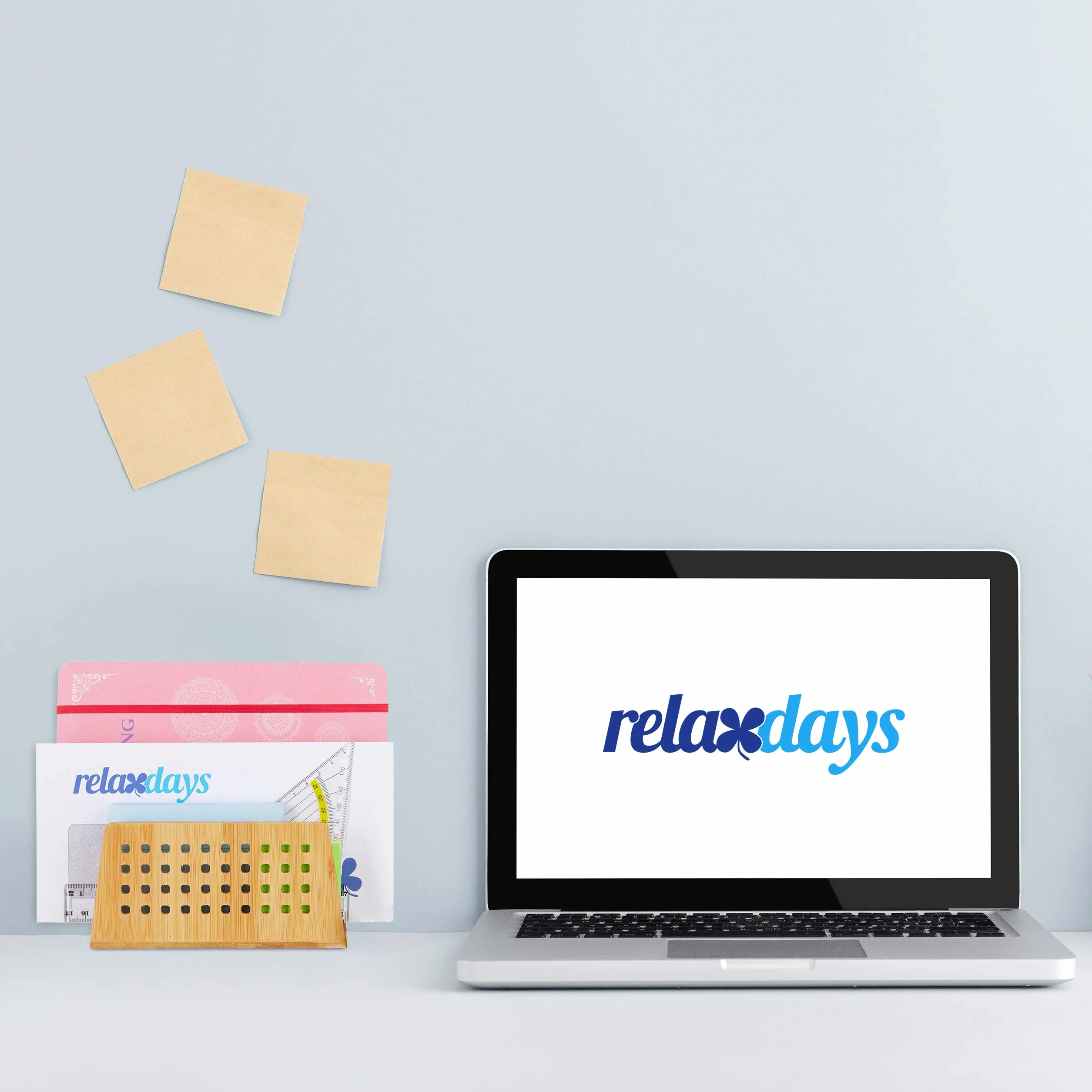Relaxdays Bambusowy stojak na dokumenty z 2 przegródkami, uchwyt na listy DIN A5 naturalny