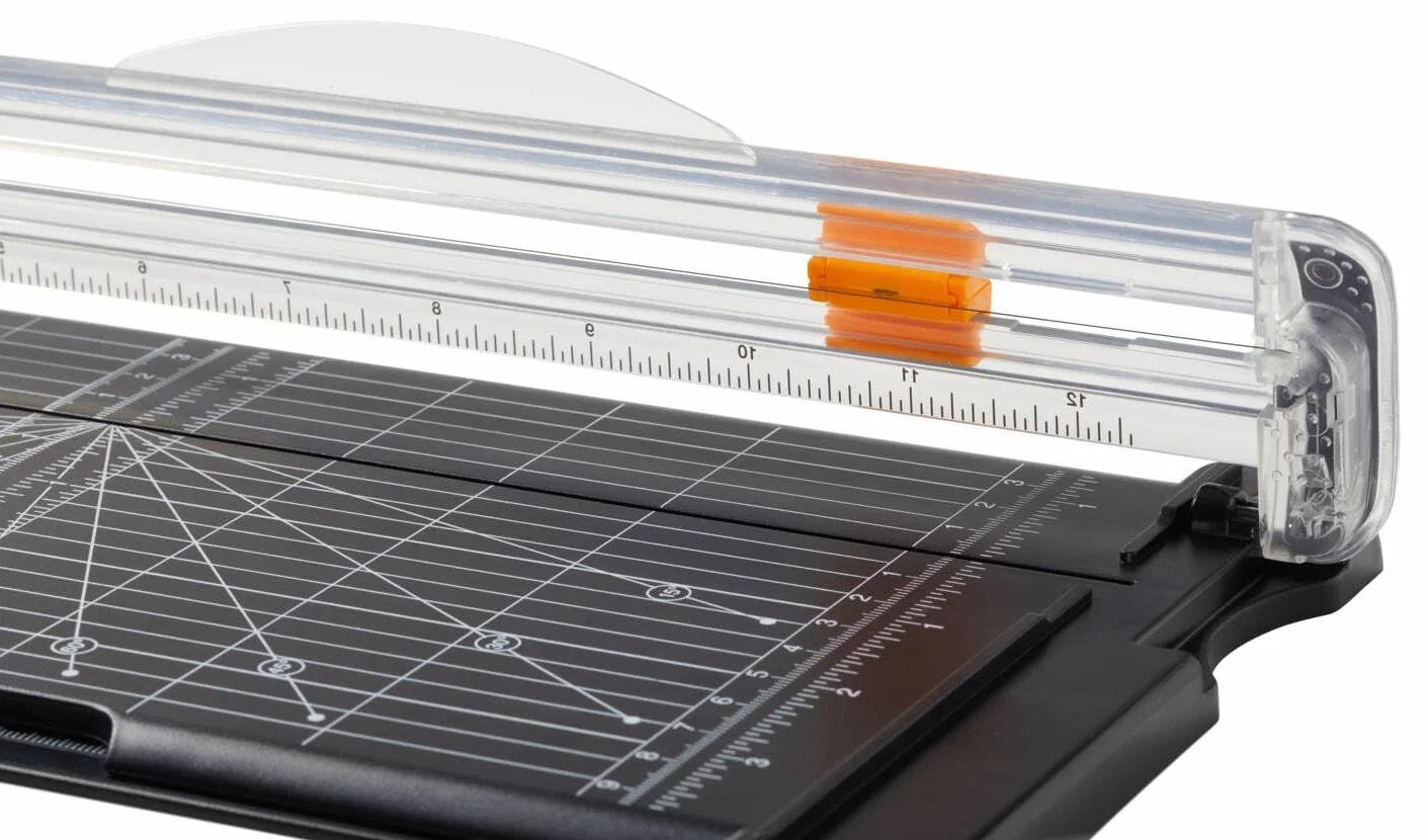 Fiskars Trymer SureCut A4 z mieszanki recyklingowej