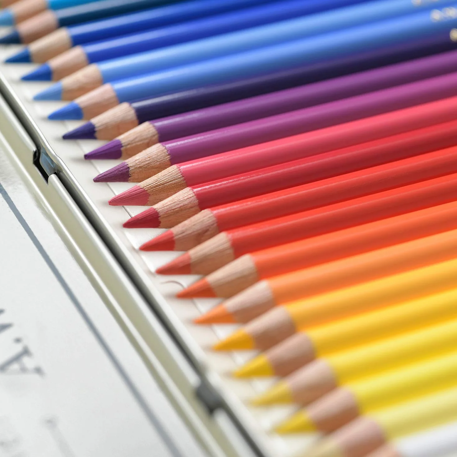 Faber Castell Limitowana edycja 111. rocznica puszka 12 ołówków artystycznych Polychromos