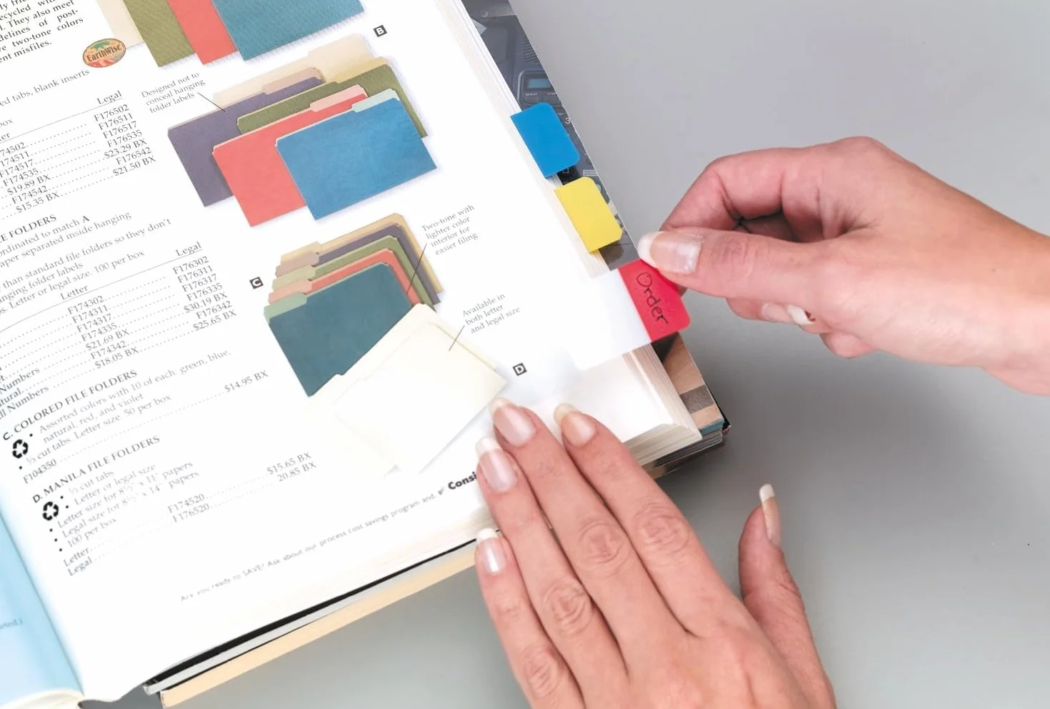 Post-it Index Strong Tabs na dokumenty, małe - 40 zakładek, 15,8 mm x 38,1 mm, żółte, czerwone, niebieskie, zielone - bardzo mocne samoprzylepne flagi do dokumentów i informacji