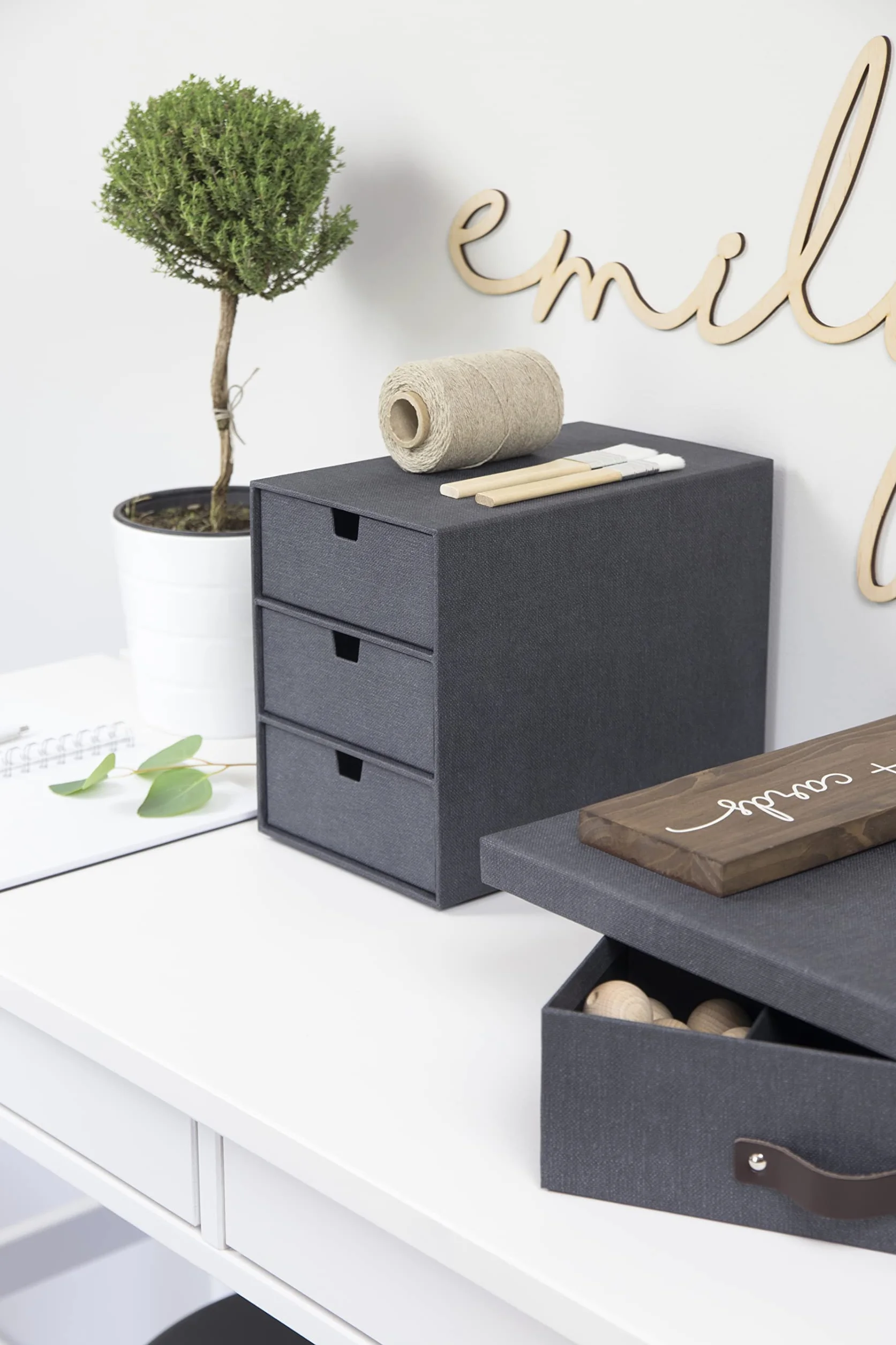 BIGSO BOX OF SWEDEN INGRID Pudełko z szufladami na dokumenty i artykuły biurowe – organizer na biurko z 3 szufladami – system odkładania z płyty pilśniowej i papieru o wyglądzie lnu, kolor czarny