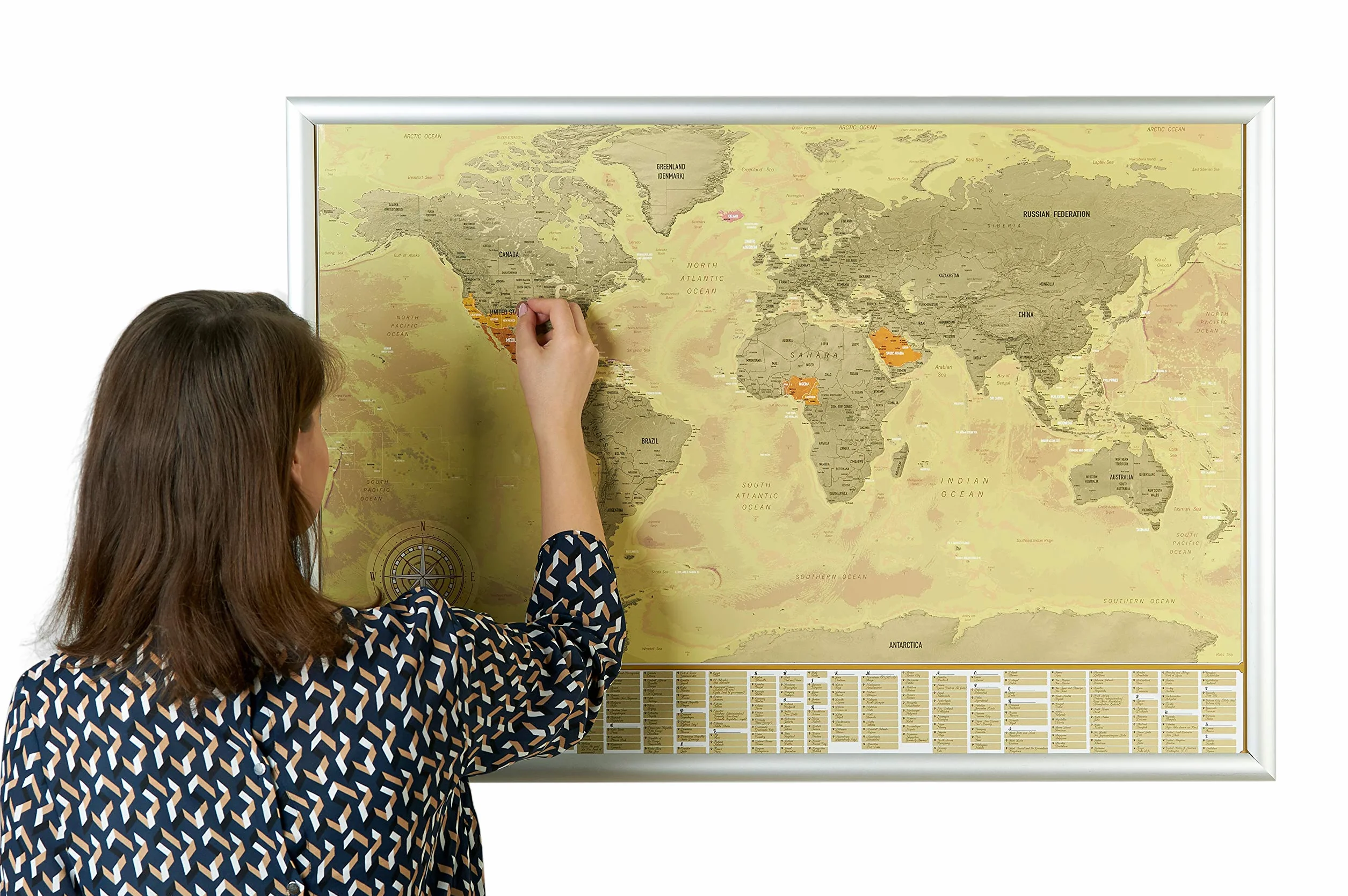 Mapa Świata do Zdrapywania z Flagami 84 x 57 cm