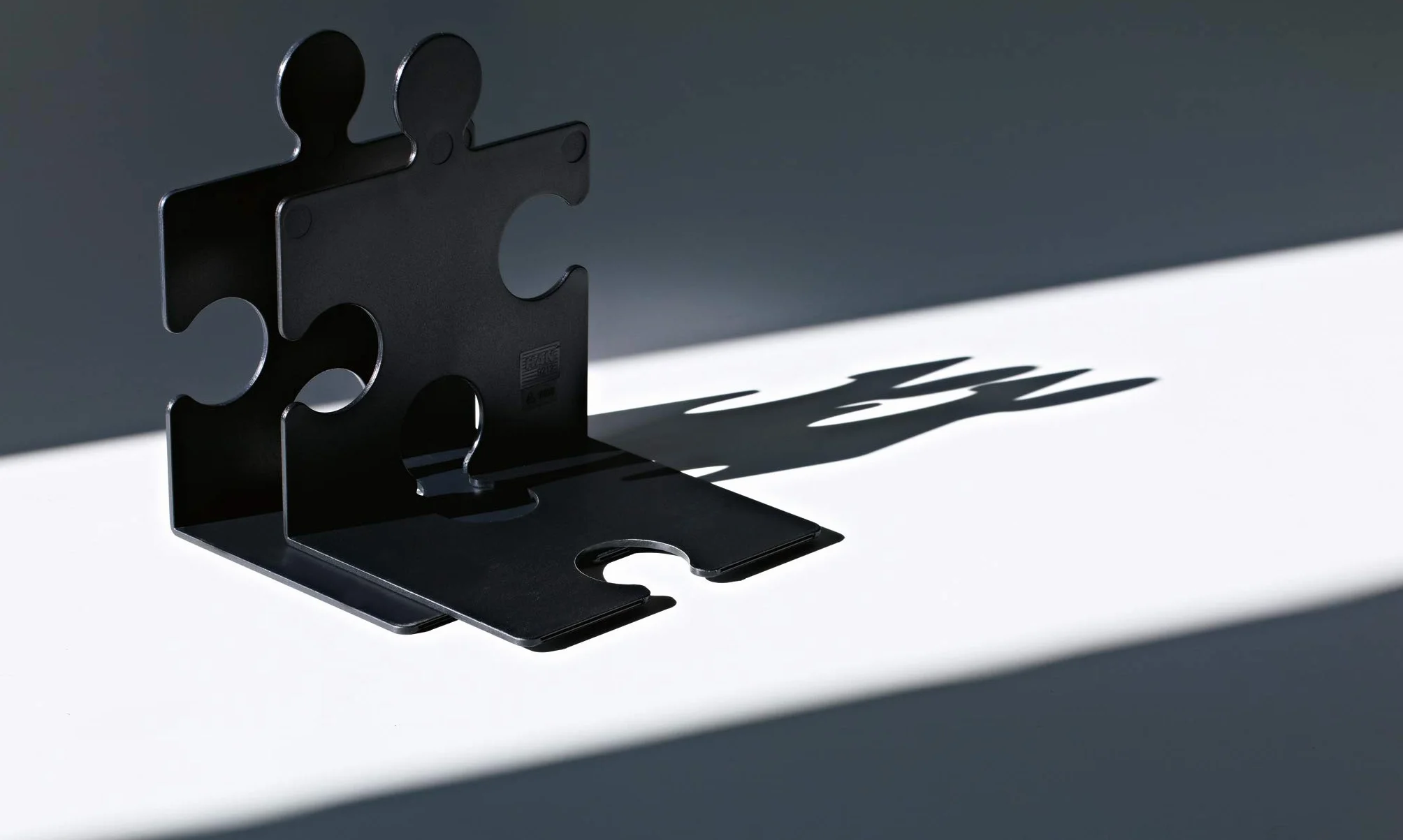 HAN Stojak na płyty CD i podpórka do książek puzzle, stabilny segregator stojący o nowoczesnym wyglądzie puzzli, na płyty CD, książki i DVD, 9212-13, czarny
