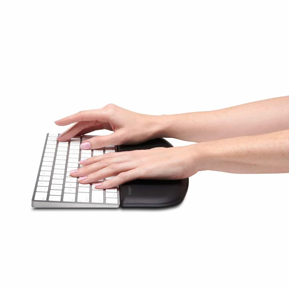 Kensington Podkładka pod Nadgarstki ErgoSoft Czarna do Płaskiej Kompaktowej Klawiatury MacBook iMac MS Surface PC K52801EU