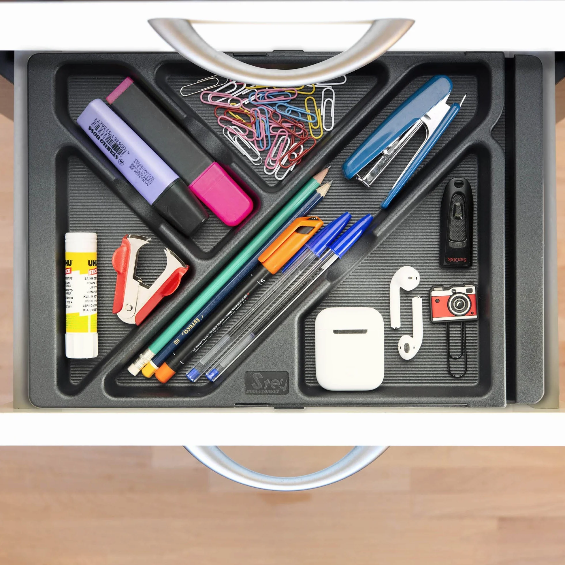 Wysuwana taca do szuflady biurka - wykonana z tworzywa sztucznego pochodzącego z recyklingu - 32,8-45,2 x 22,5 x 2,5 cm - pasuje do każdej wielkości szuflady - czarna - wyprodukowana w Hiszpanii -Stey