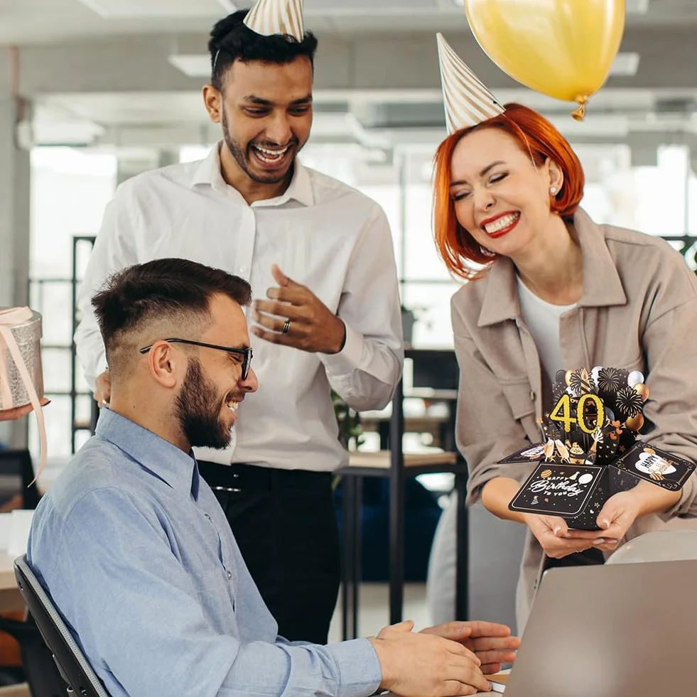 OFFCUP 40. urodzinowa karta 3D z życzeniami na 40. urodziny, wyskakująca karta z kopertą, kartki urodzinowe, prezent urodzinowy dla kobiet, dzieci, dziewczyn, mężczyzn (czarne złoto)