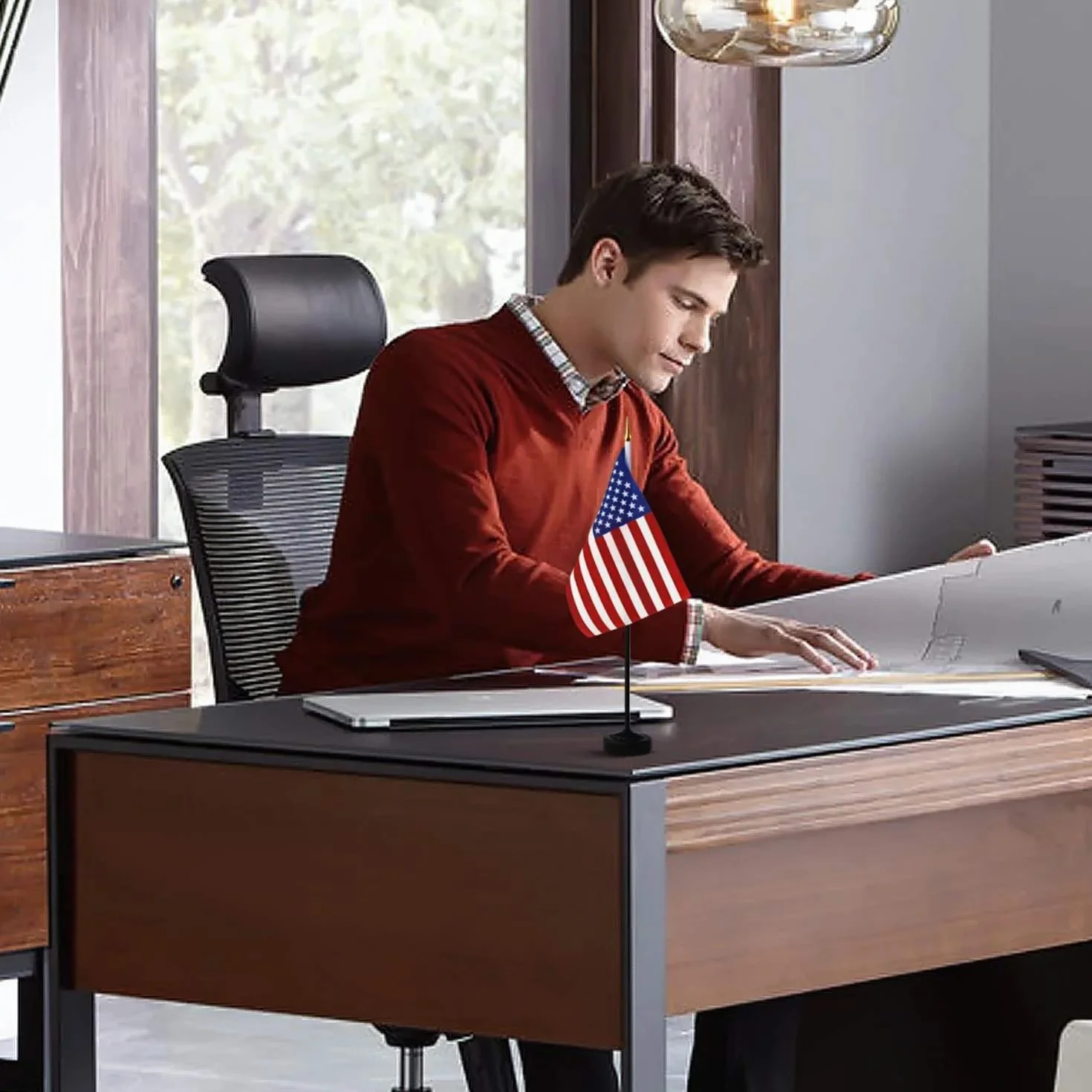 ANLEY USA Deluxe Biurkowy zestaw flag - 8 x 5 cali amerykańska miniaturowa amerykańska flaga na biurko z 13-calowym czarnym masztem - żywy kolor i odporność na blaknięcie - czarna podstawa i grot