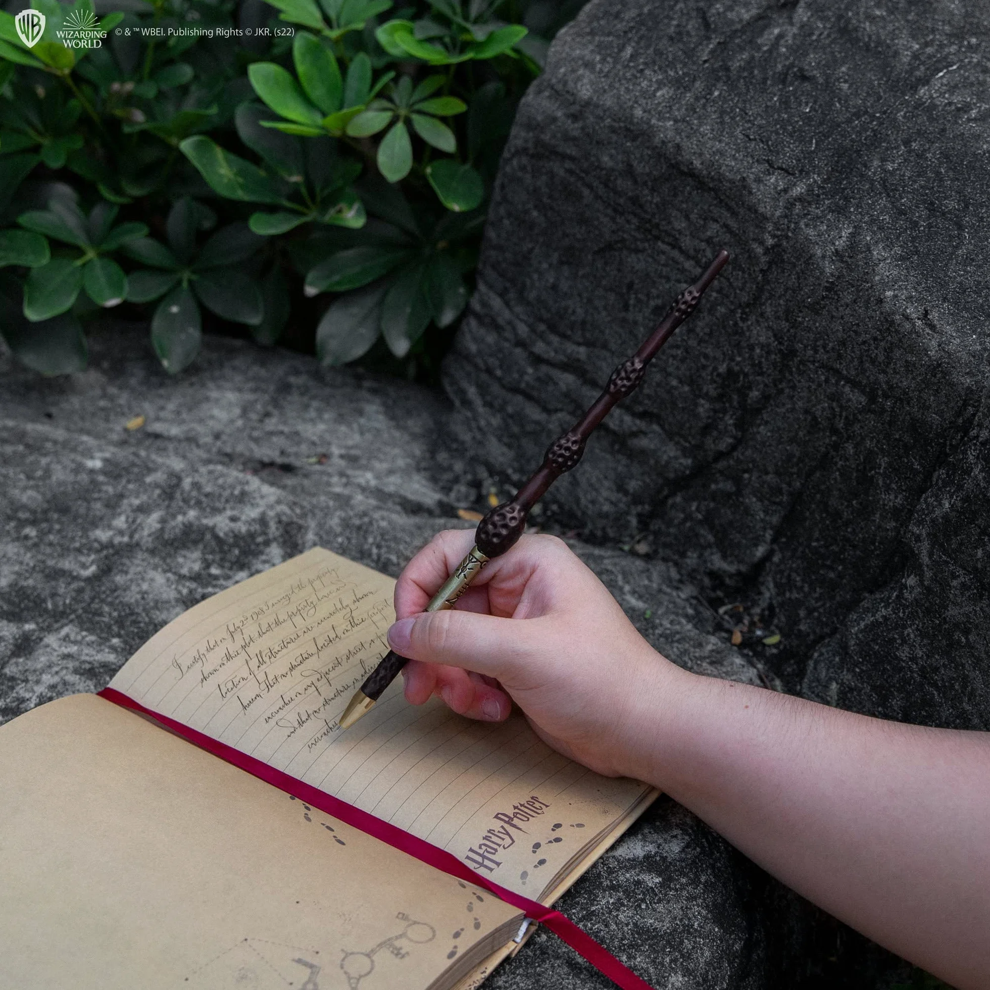 Harry Potter Magiczna różdżka Albus Dumbledore z podstawką i soczewkową zakładką Oficjalna licencja