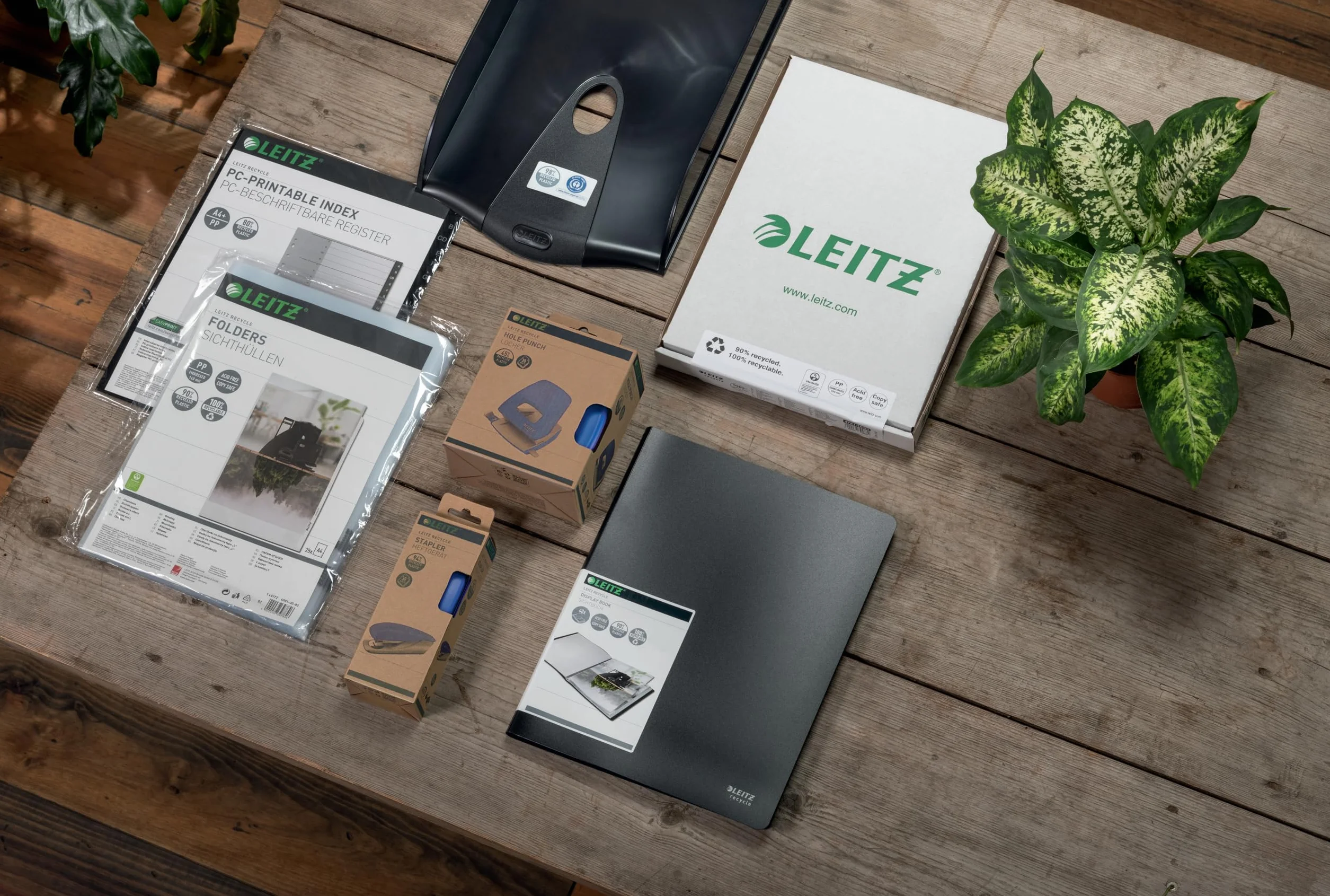 Leitz NeXXt Recycle Zszywacz do 30 Kartek Zintegrowany Rozszywacz Czarny