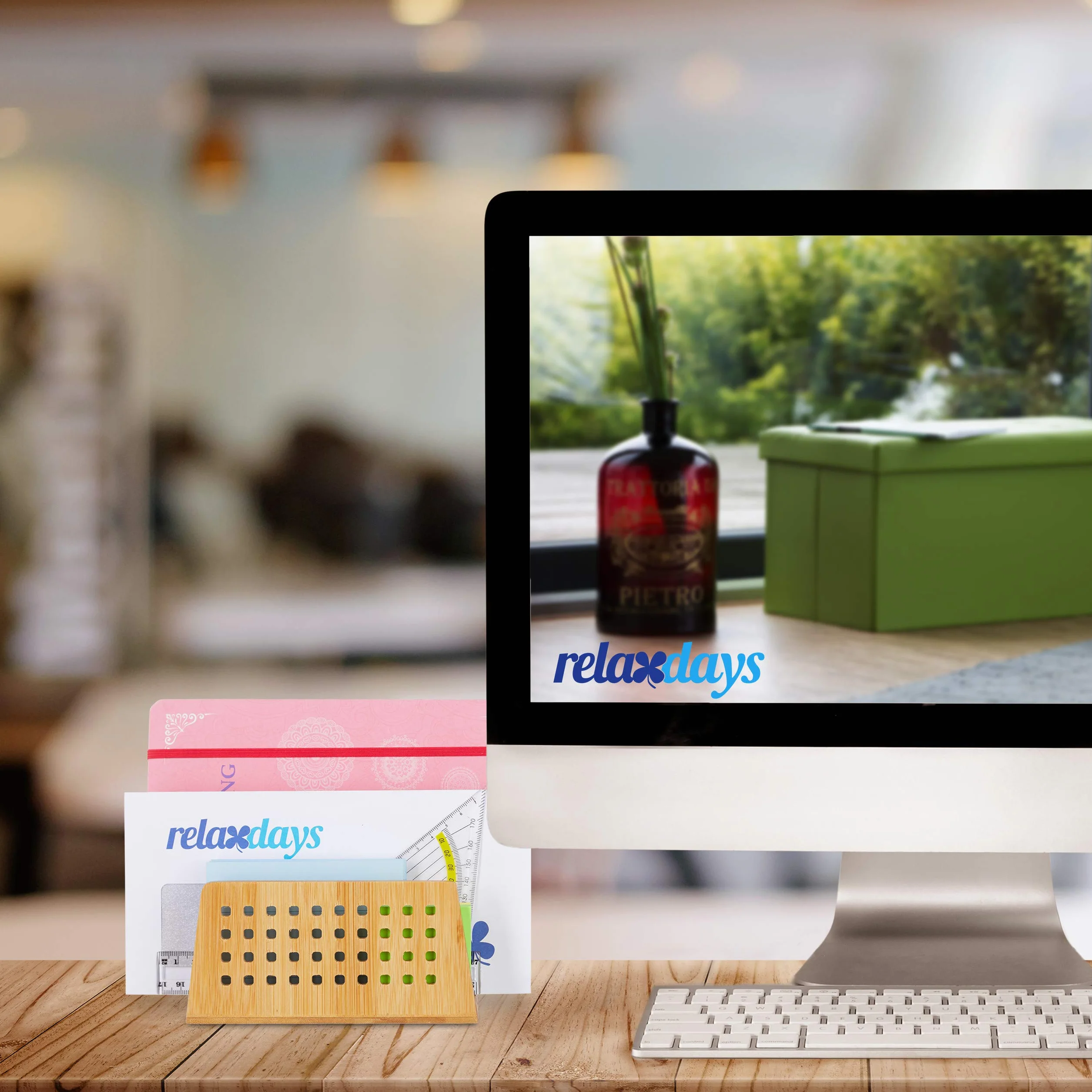 Relaxdays Bambusowy stojak na dokumenty z 2 przegródkami, uchwyt na listy DIN A5 naturalny